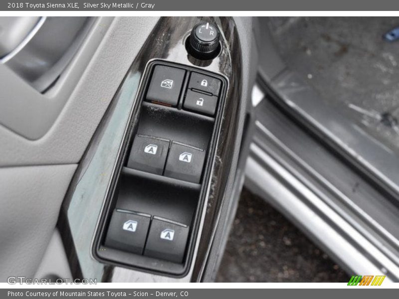 Silver Sky Metallic / Gray 2018 Toyota Sienna XLE