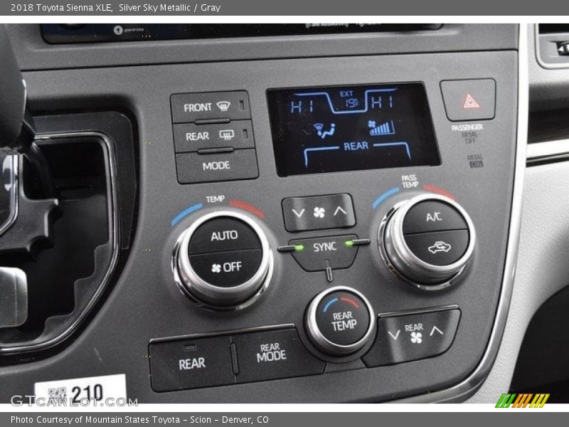 Silver Sky Metallic / Gray 2018 Toyota Sienna XLE