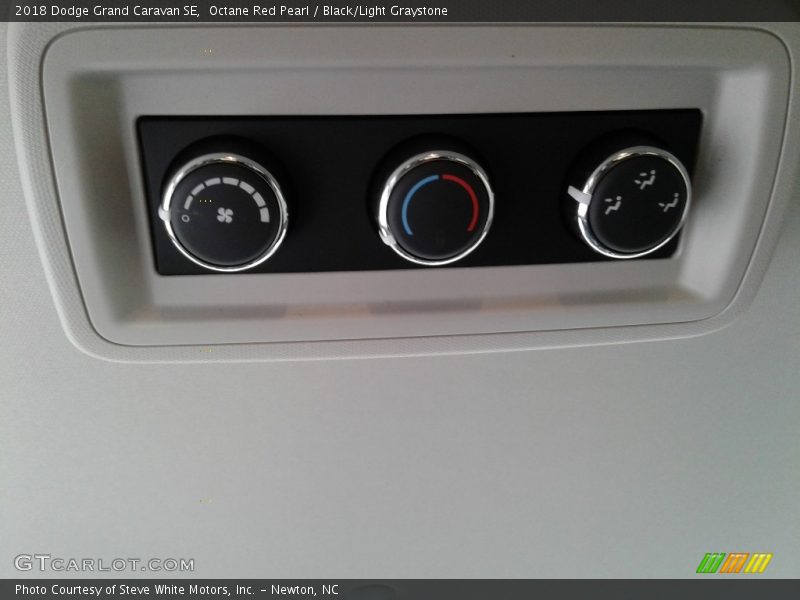 Octane Red Pearl / Black/Light Graystone 2018 Dodge Grand Caravan SE