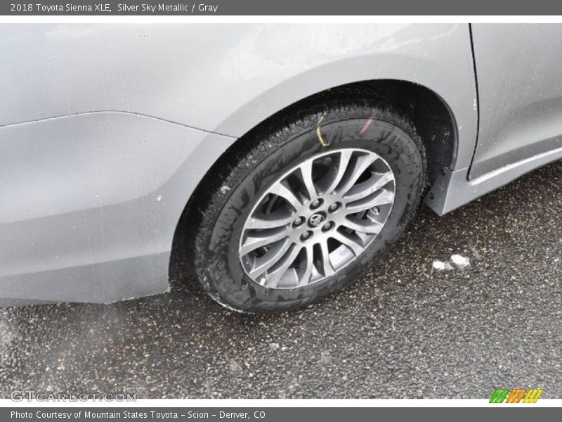 Silver Sky Metallic / Gray 2018 Toyota Sienna XLE