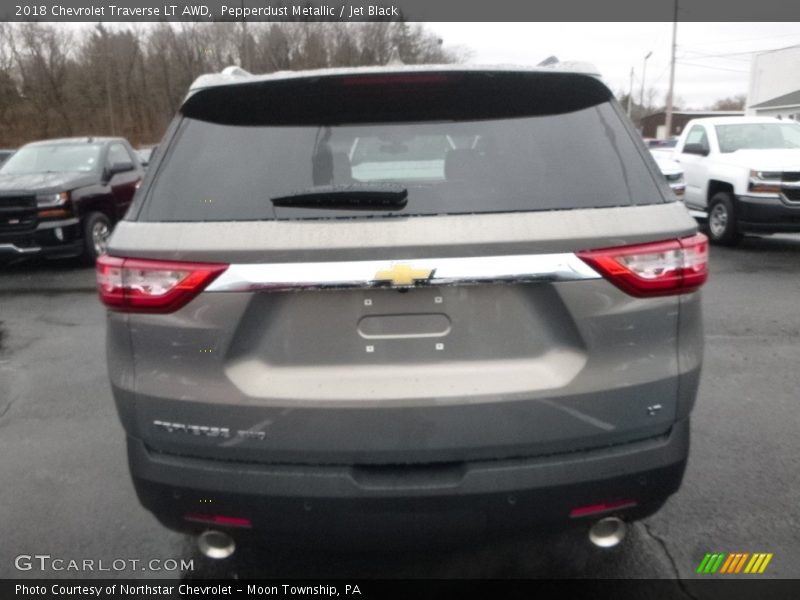 Pepperdust Metallic / Jet Black 2018 Chevrolet Traverse LT AWD