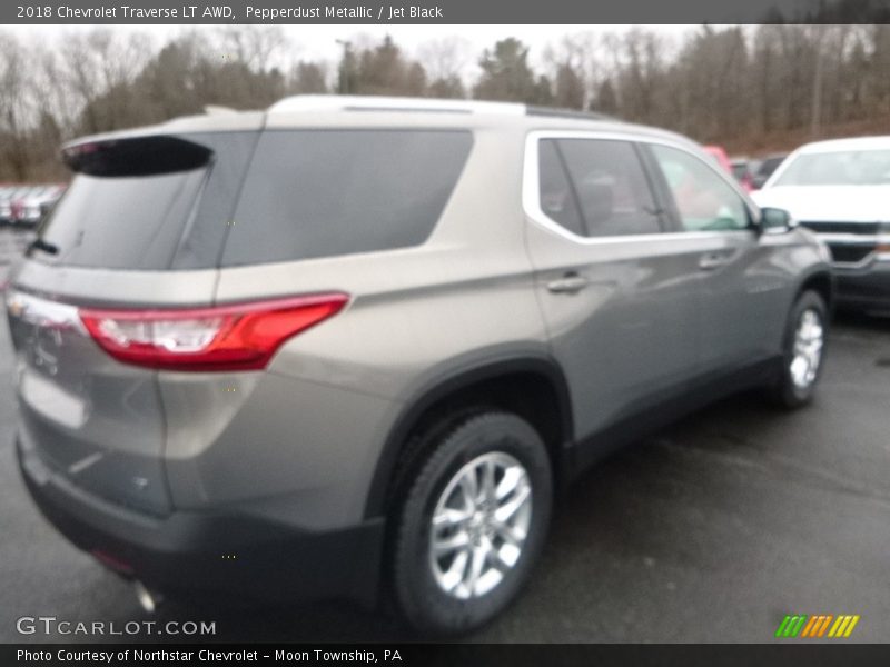 Pepperdust Metallic / Jet Black 2018 Chevrolet Traverse LT AWD