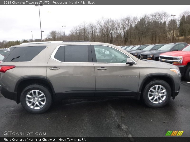 Pepperdust Metallic / Jet Black 2018 Chevrolet Traverse LT AWD