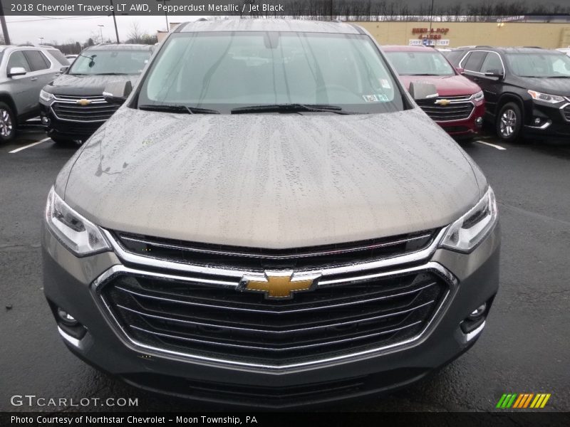 Pepperdust Metallic / Jet Black 2018 Chevrolet Traverse LT AWD