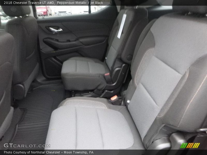 Pepperdust Metallic / Jet Black 2018 Chevrolet Traverse LT AWD