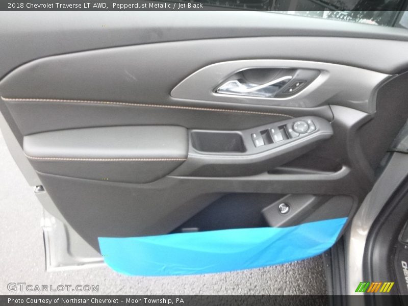 Pepperdust Metallic / Jet Black 2018 Chevrolet Traverse LT AWD