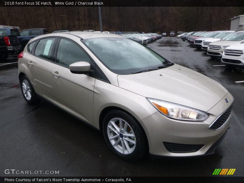 White Gold / Charcoal Black 2018 Ford Focus SE Hatch