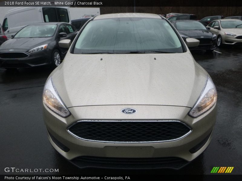 White Gold / Charcoal Black 2018 Ford Focus SE Hatch