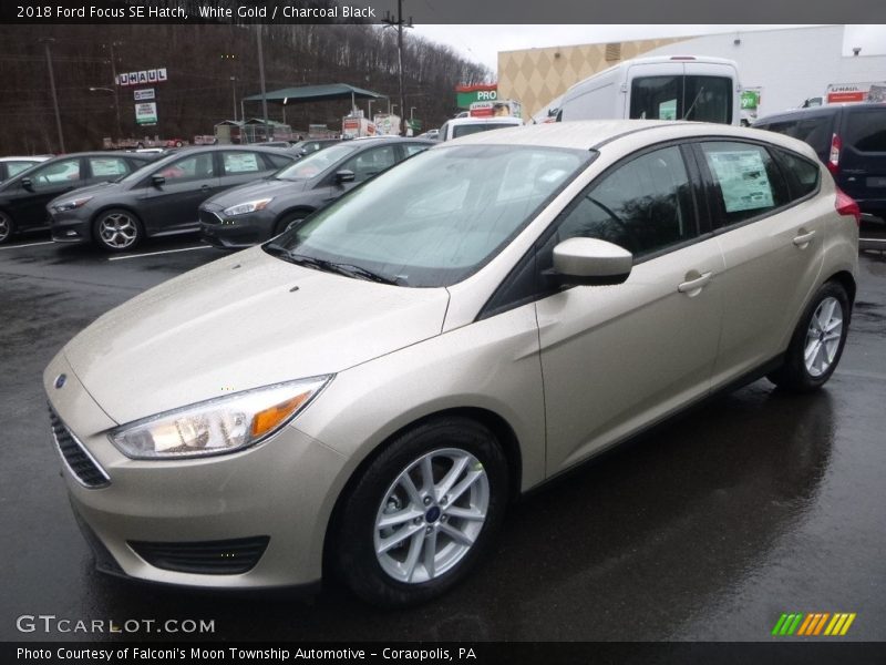 White Gold / Charcoal Black 2018 Ford Focus SE Hatch