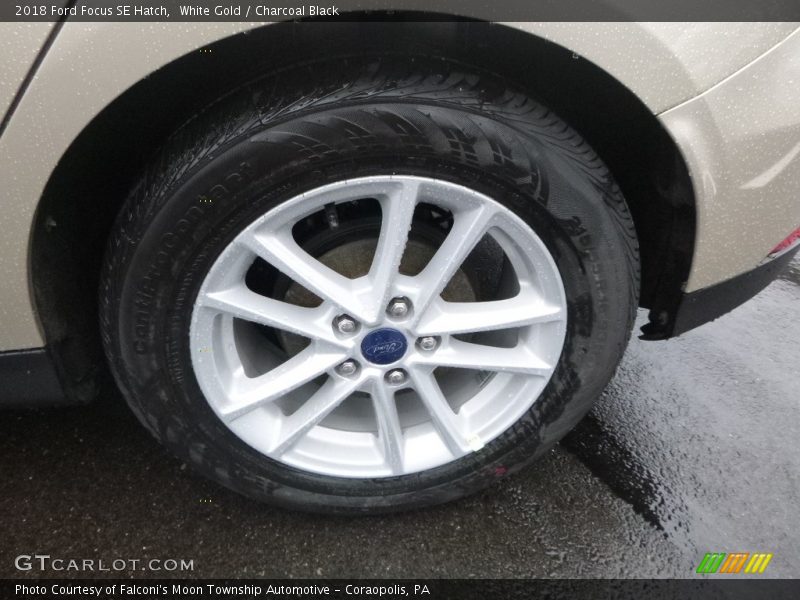 White Gold / Charcoal Black 2018 Ford Focus SE Hatch
