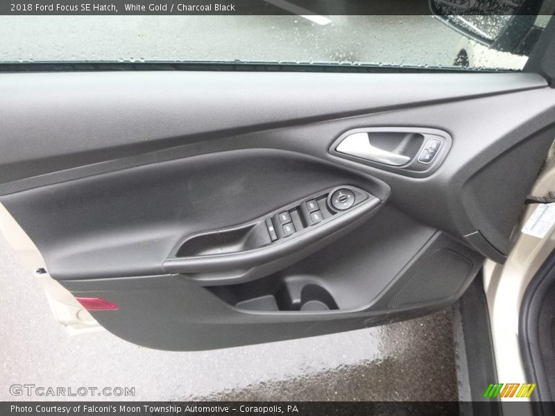 White Gold / Charcoal Black 2018 Ford Focus SE Hatch