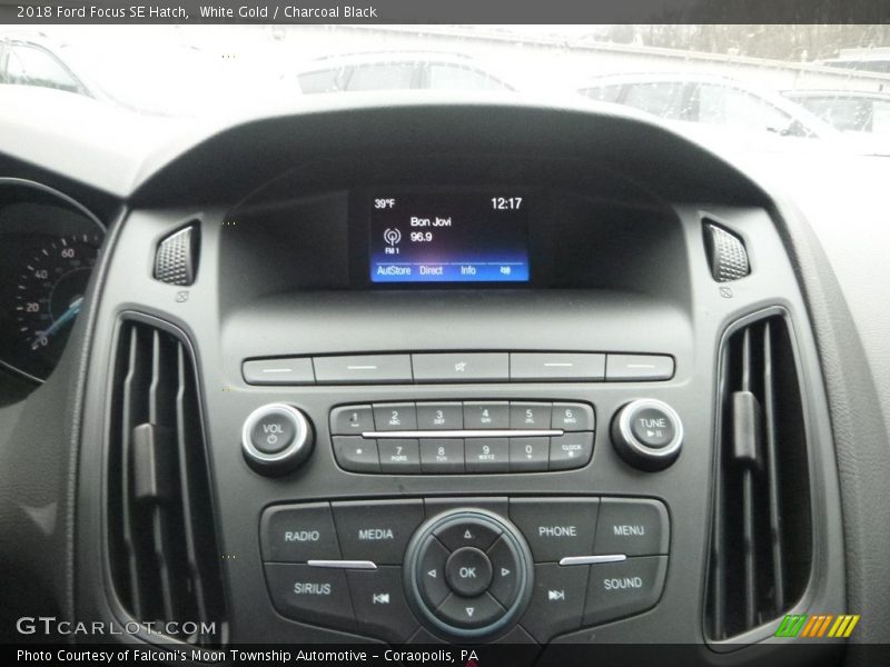 White Gold / Charcoal Black 2018 Ford Focus SE Hatch