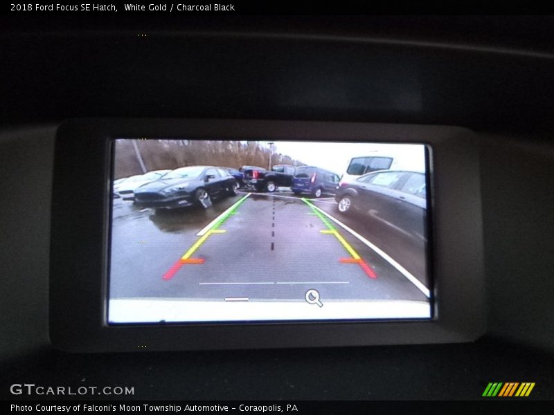 White Gold / Charcoal Black 2018 Ford Focus SE Hatch