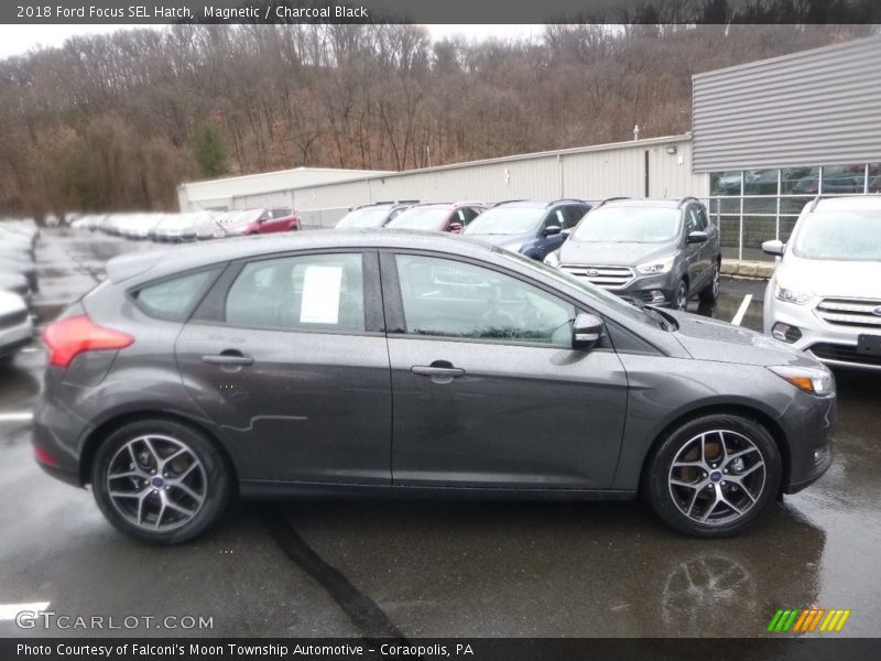 Magnetic / Charcoal Black 2018 Ford Focus SEL Hatch
