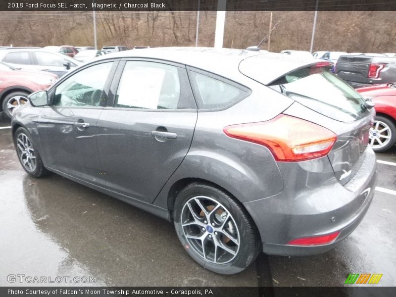 Magnetic / Charcoal Black 2018 Ford Focus SEL Hatch