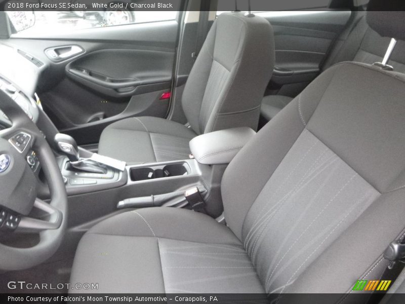 White Gold / Charcoal Black 2018 Ford Focus SE Sedan