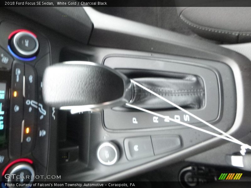 White Gold / Charcoal Black 2018 Ford Focus SE Sedan