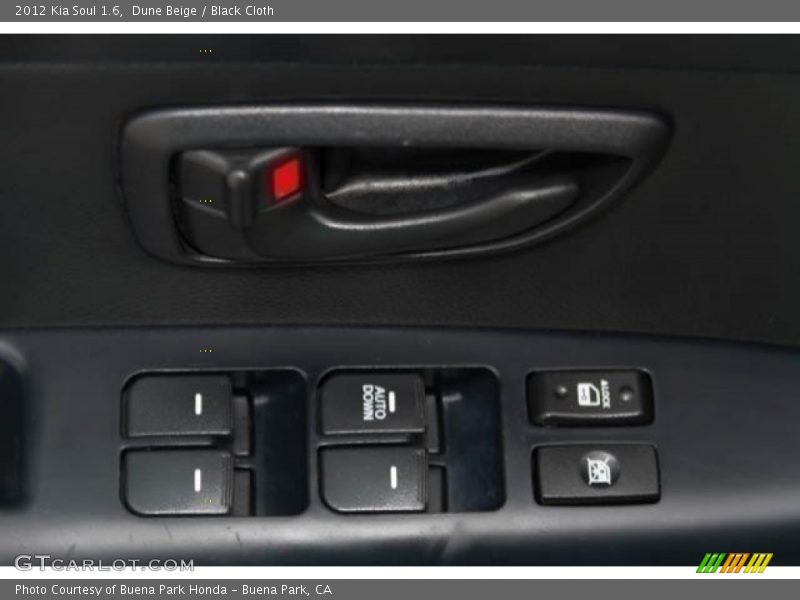 Dune Beige / Black Cloth 2012 Kia Soul 1.6