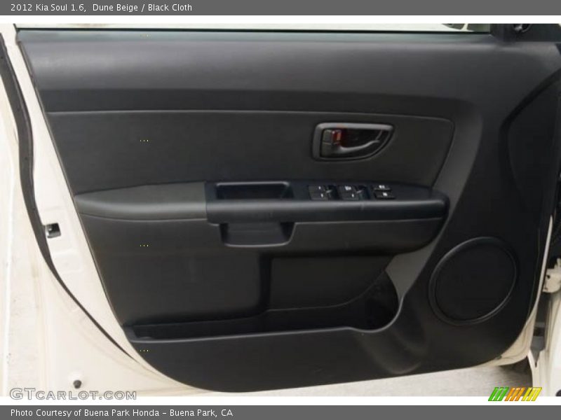 Dune Beige / Black Cloth 2012 Kia Soul 1.6