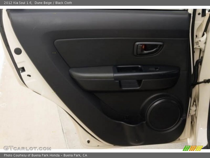 Dune Beige / Black Cloth 2012 Kia Soul 1.6