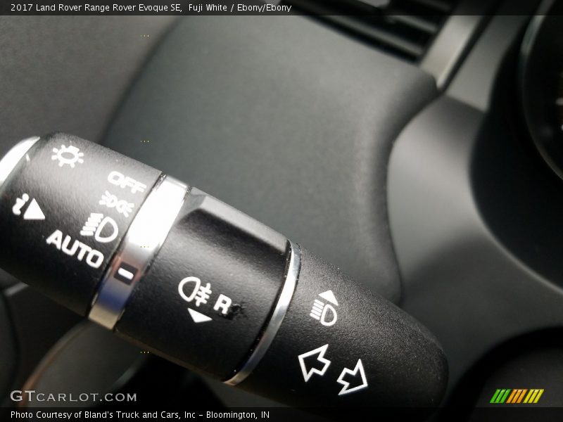 Fuji White / Ebony/Ebony 2017 Land Rover Range Rover Evoque SE