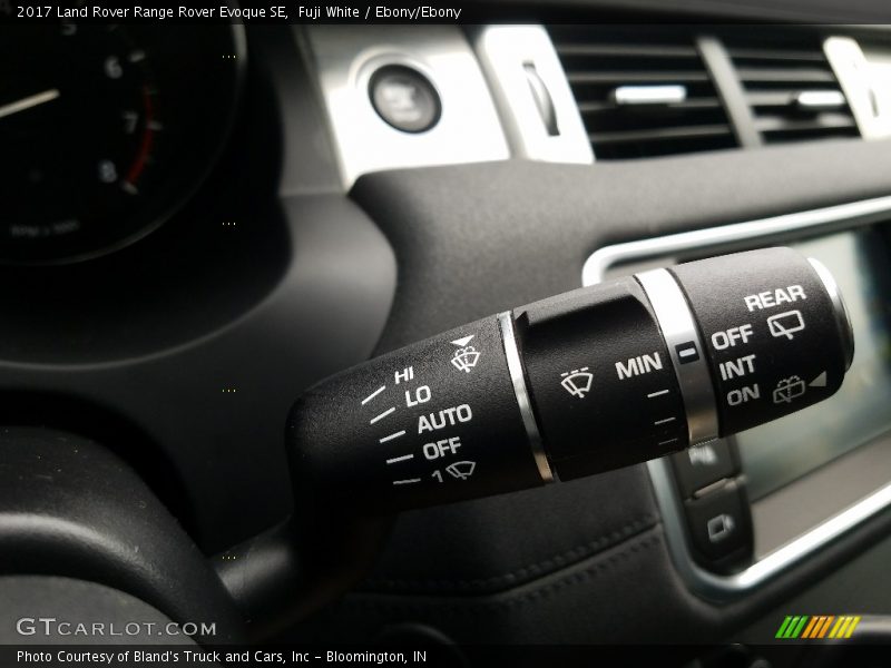 Fuji White / Ebony/Ebony 2017 Land Rover Range Rover Evoque SE