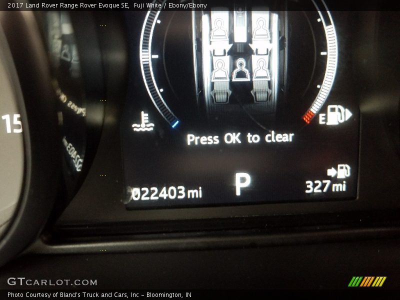 Fuji White / Ebony/Ebony 2017 Land Rover Range Rover Evoque SE