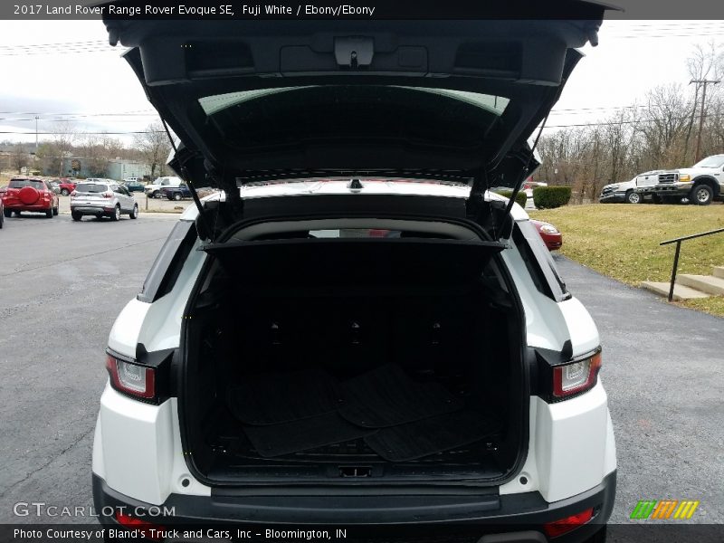 Fuji White / Ebony/Ebony 2017 Land Rover Range Rover Evoque SE