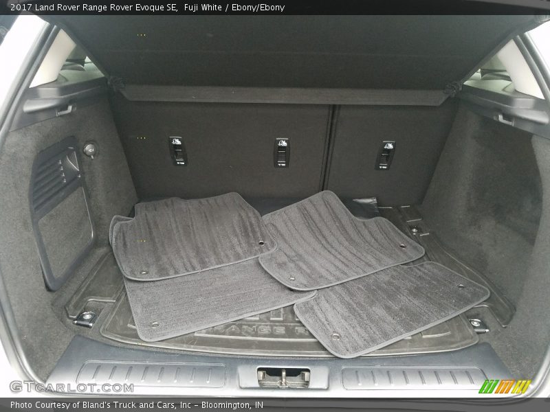 Fuji White / Ebony/Ebony 2017 Land Rover Range Rover Evoque SE