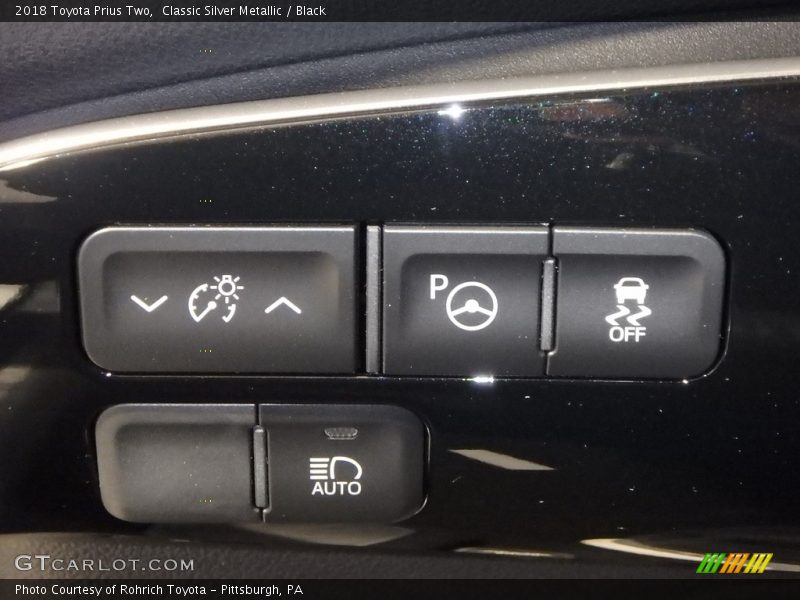 Classic Silver Metallic / Black 2018 Toyota Prius Two