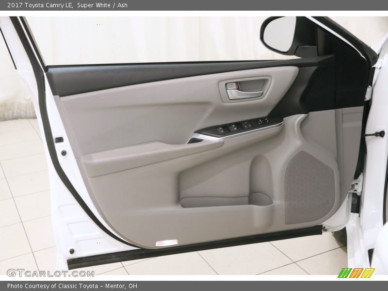Super White / Ash 2017 Toyota Camry LE