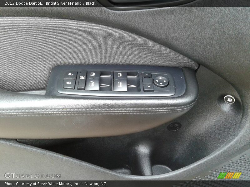 Bright Silver Metallic / Black 2013 Dodge Dart SE