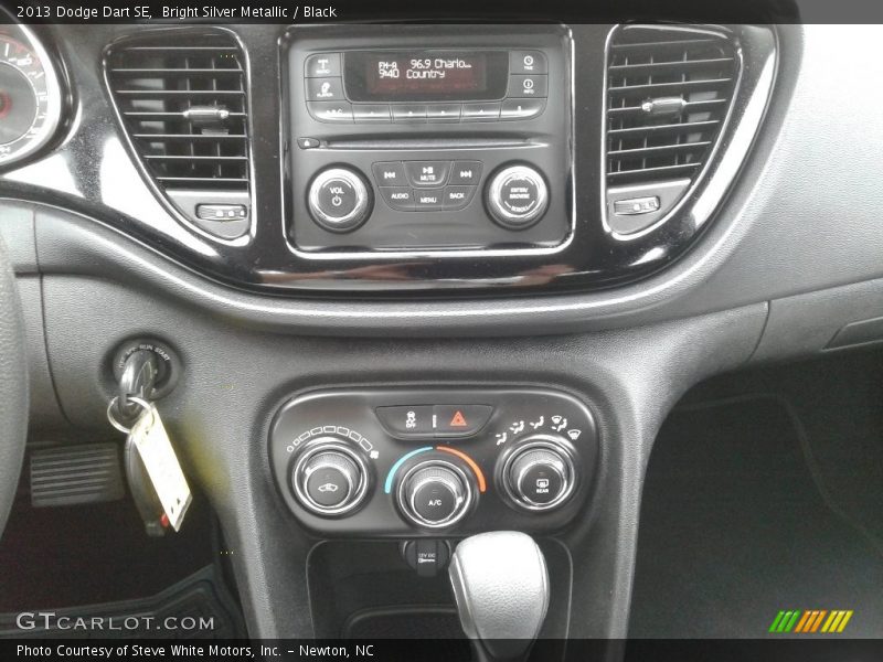 Bright Silver Metallic / Black 2013 Dodge Dart SE