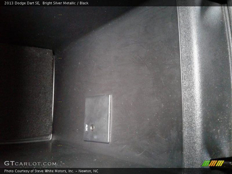 Bright Silver Metallic / Black 2013 Dodge Dart SE