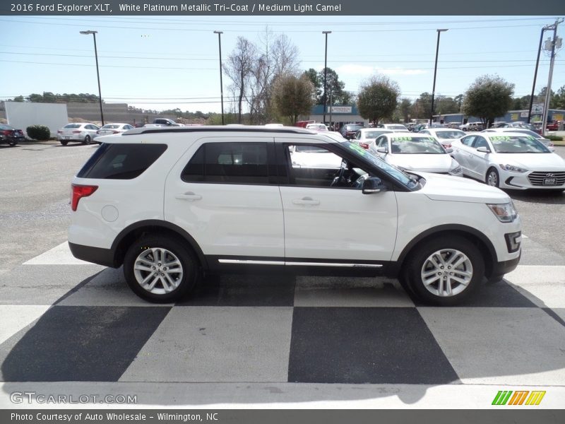White Platinum Metallic Tri-Coat / Medium Light Camel 2016 Ford Explorer XLT