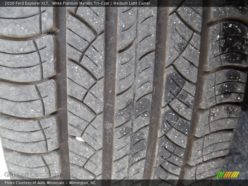 White Platinum Metallic Tri-Coat / Medium Light Camel 2016 Ford Explorer XLT