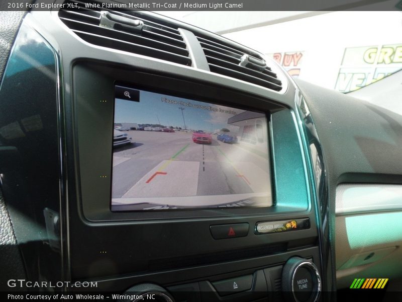 White Platinum Metallic Tri-Coat / Medium Light Camel 2016 Ford Explorer XLT