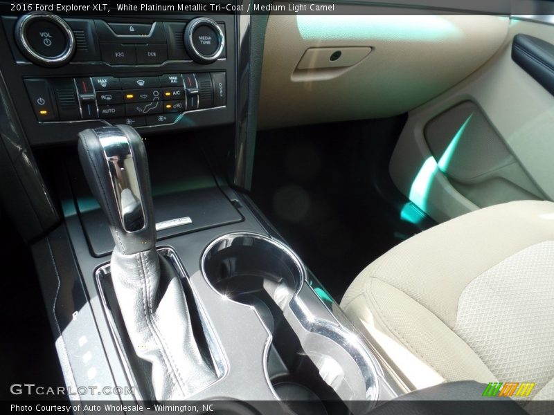 White Platinum Metallic Tri-Coat / Medium Light Camel 2016 Ford Explorer XLT