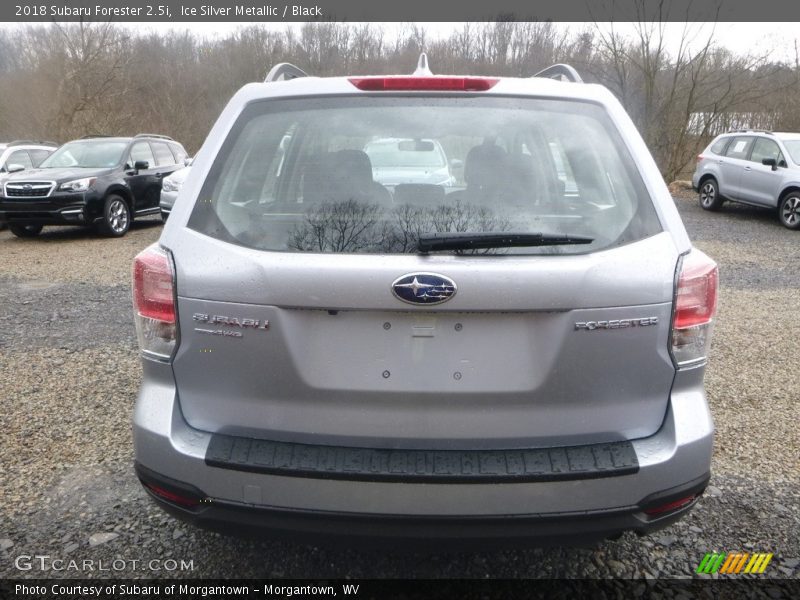 Ice Silver Metallic / Black 2018 Subaru Forester 2.5i