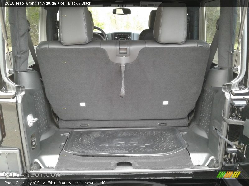  2018 Wrangler Altitude 4x4 Trunk