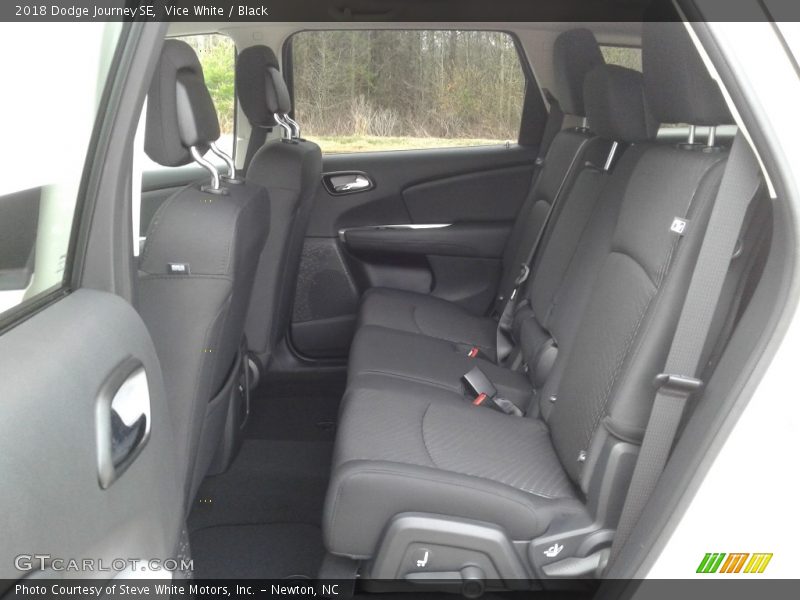 Vice White / Black 2018 Dodge Journey SE