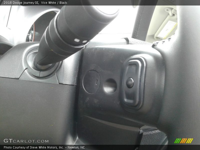 Vice White / Black 2018 Dodge Journey SE