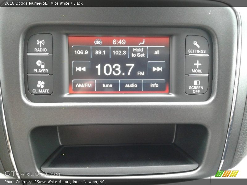 Vice White / Black 2018 Dodge Journey SE