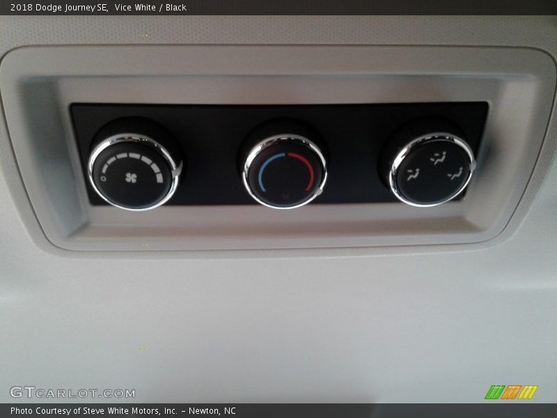 Vice White / Black 2018 Dodge Journey SE