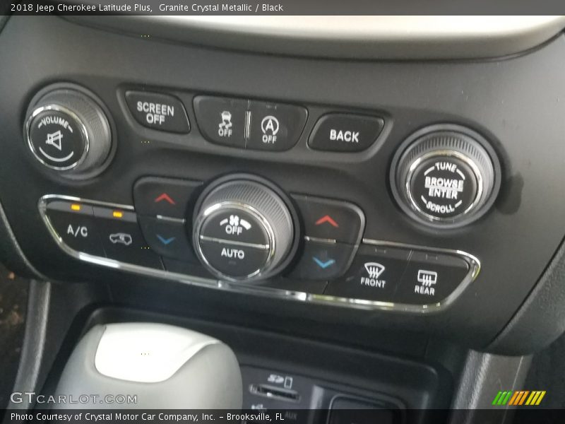 Controls of 2018 Cherokee Latitude Plus