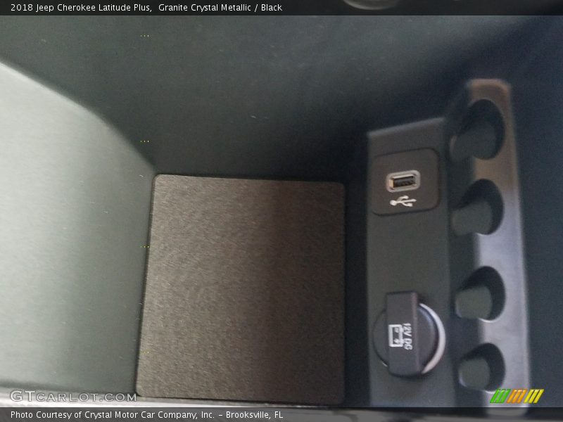Granite Crystal Metallic / Black 2018 Jeep Cherokee Latitude Plus