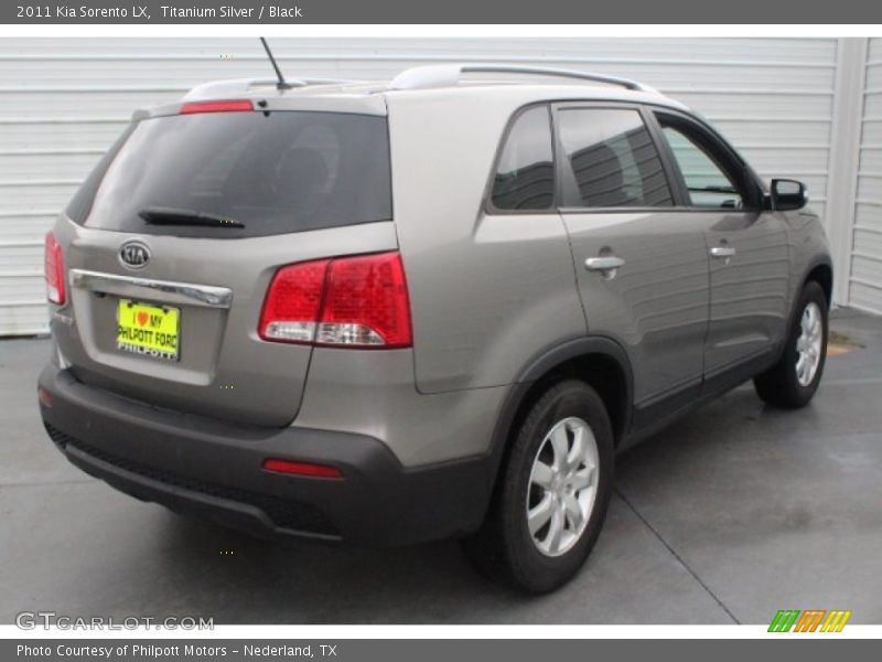 Titanium Silver / Black 2011 Kia Sorento LX