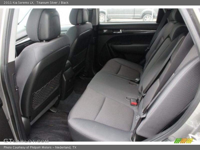 Titanium Silver / Black 2011 Kia Sorento LX