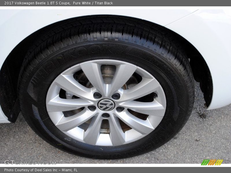Pure White / Titan Black 2017 Volkswagen Beetle 1.8T S Coupe