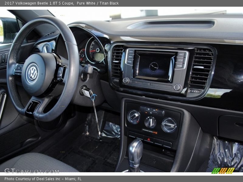 Pure White / Titan Black 2017 Volkswagen Beetle 1.8T S Coupe